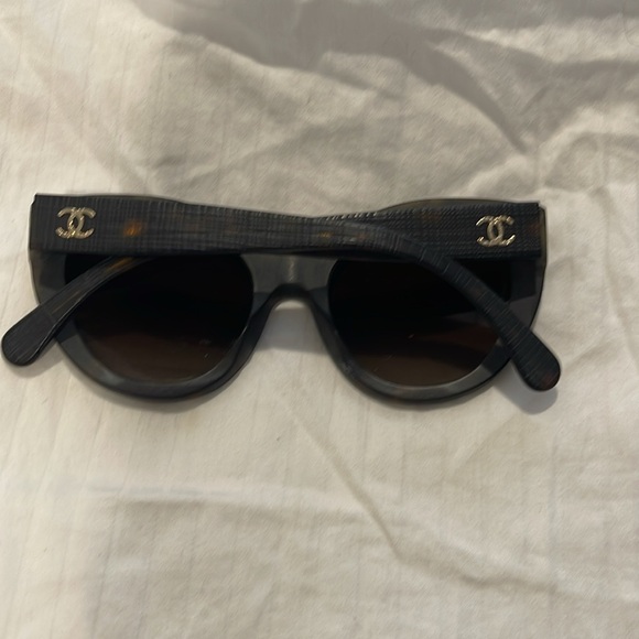 Chanel Cat eye sunglasses - Picture 2 of 3